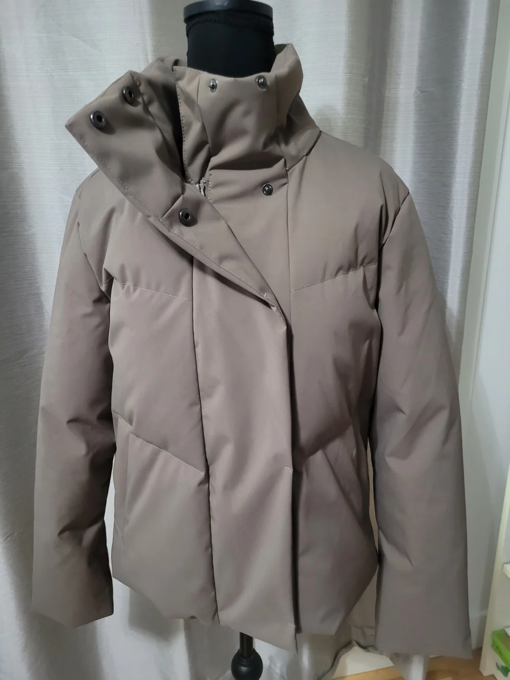 Frank & Oak Minimalist Short Puffer Jacket , Taupe, XS - Picture 3 of 16